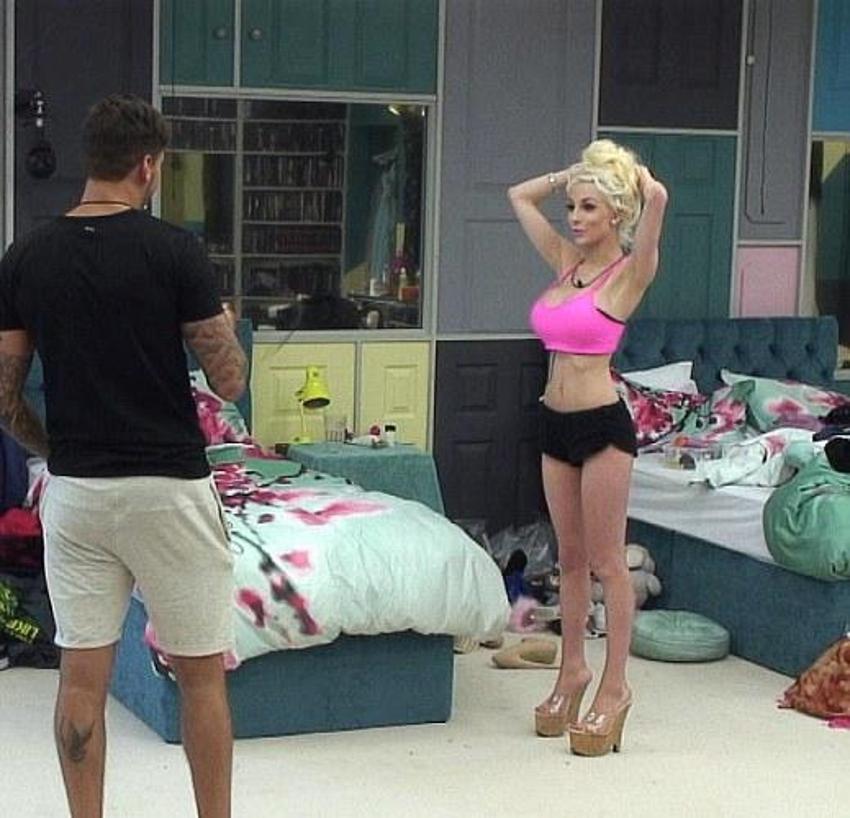 Courtney Stodden- Doug Hutchison