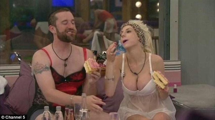 Courtney Stodden- Doug Hutchison