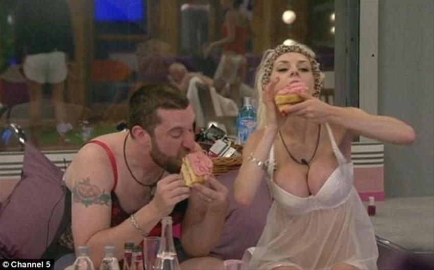 Courtney Stodden- Doug Hutchison