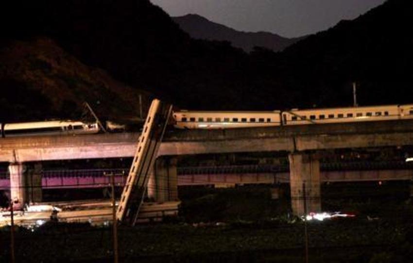 Hızlı tren faciası: 35 ölü!