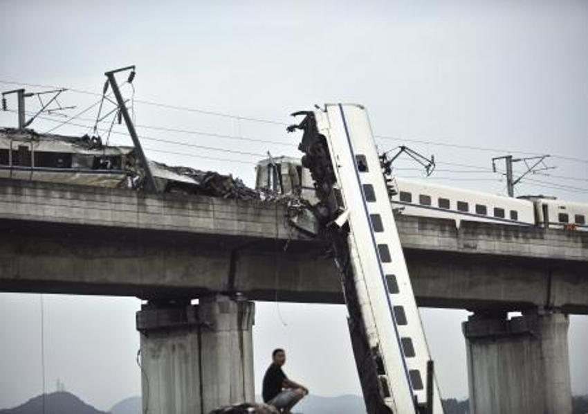 Hızlı tren faciası: 35 ölü!