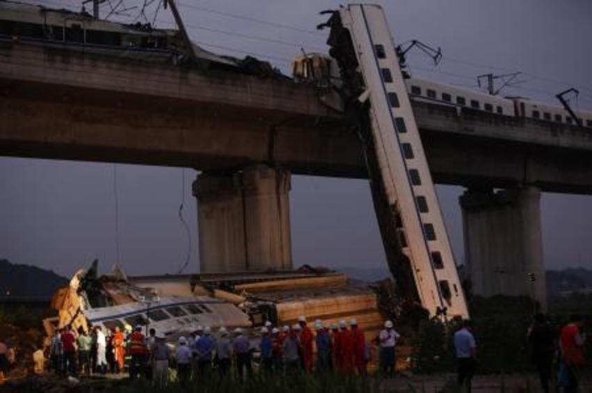 Hızlı tren faciası: 35 ölü!