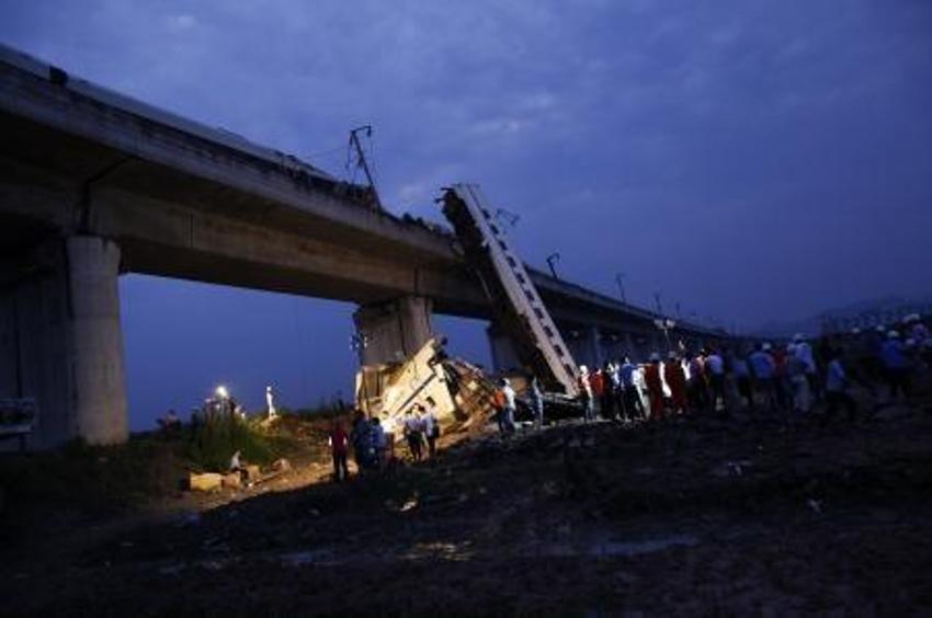 Hızlı tren faciası: 35 ölü!