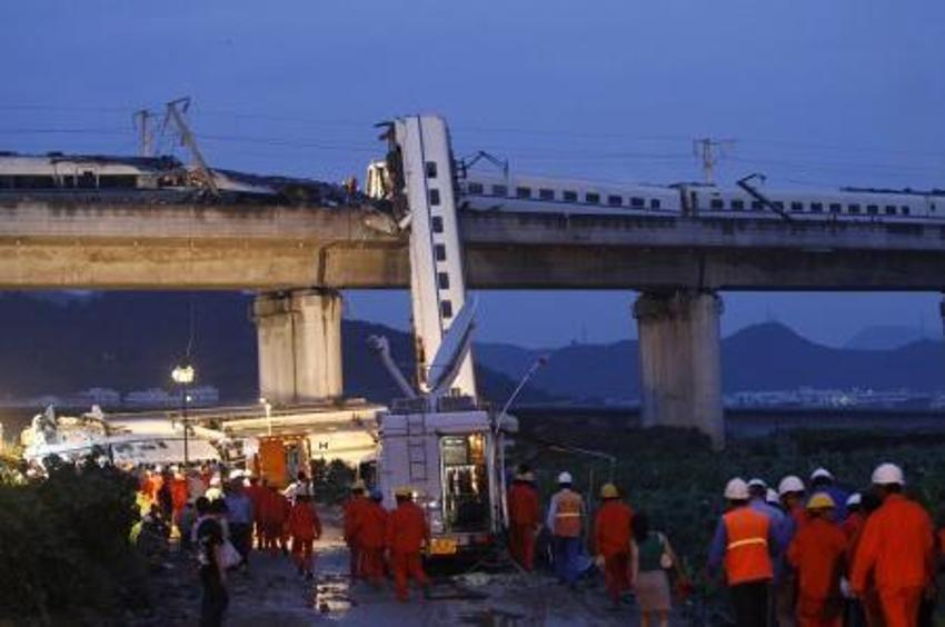 Hızlı tren faciası: 35 ölü!
