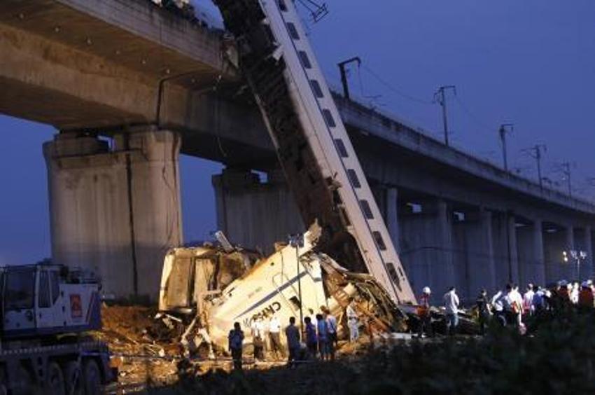 Hızlı tren faciası: 35 ölü!