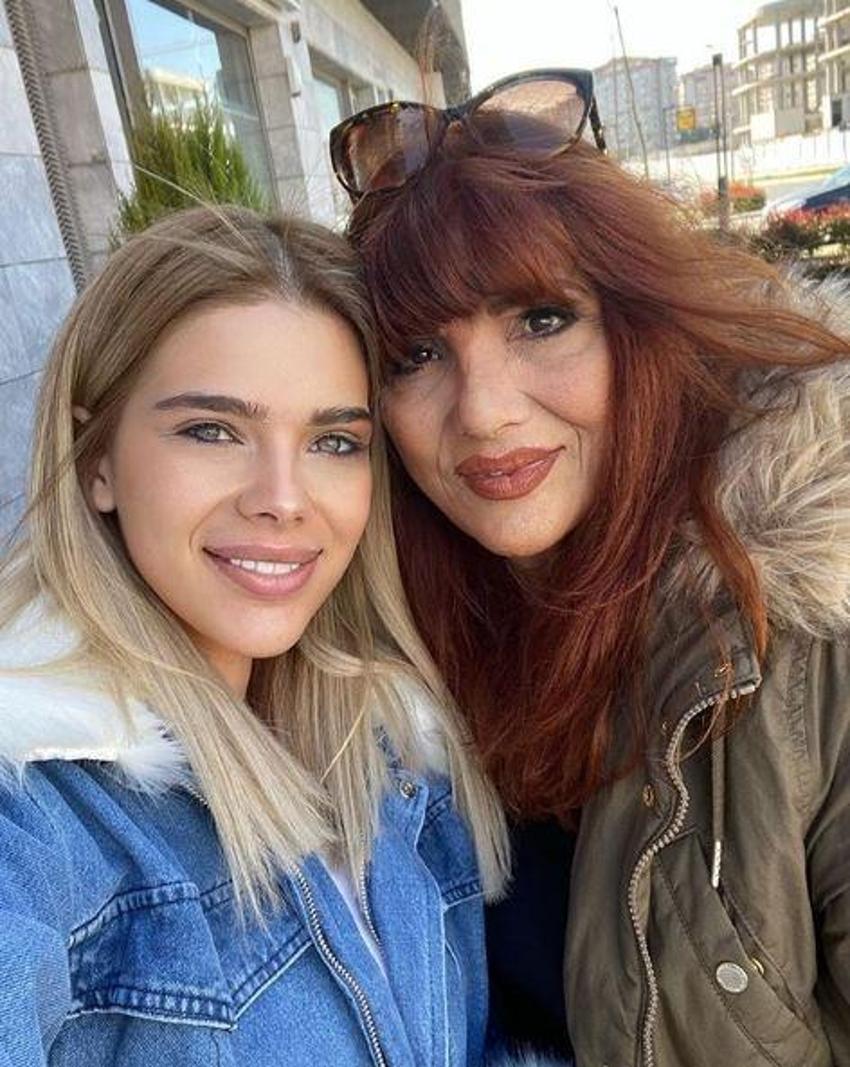 Ünlüler ve anneleri