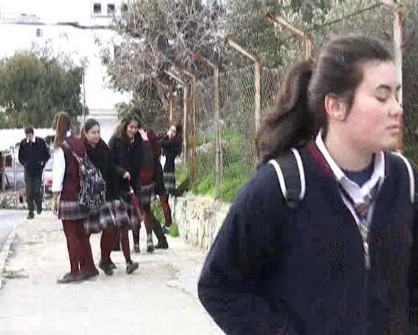 Liseli kızların kavgası kamerada