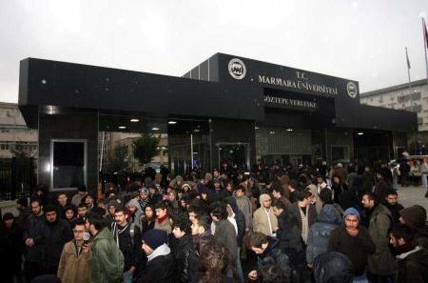 Üniversitede satırlı saldırı