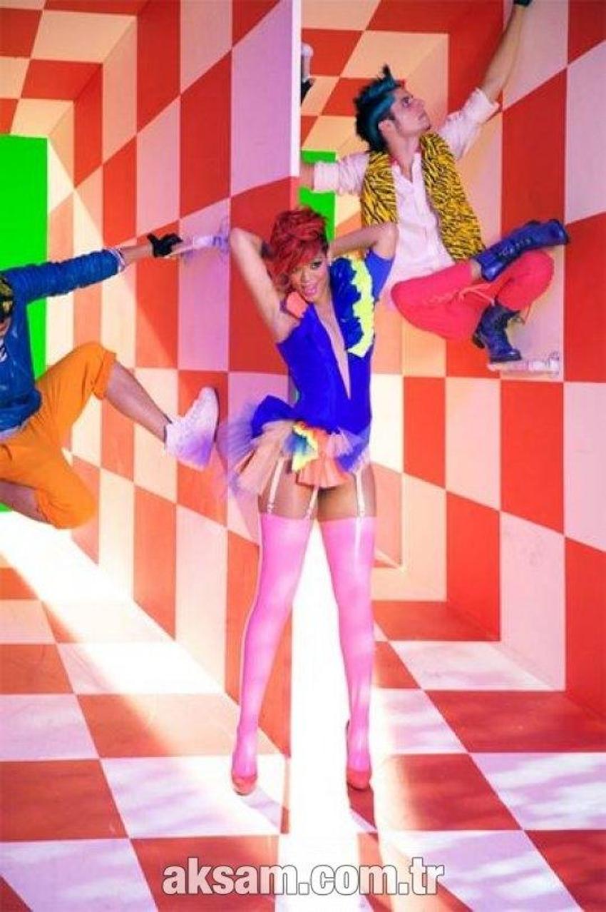 Rihanna'nın striptiz kulübü macerası