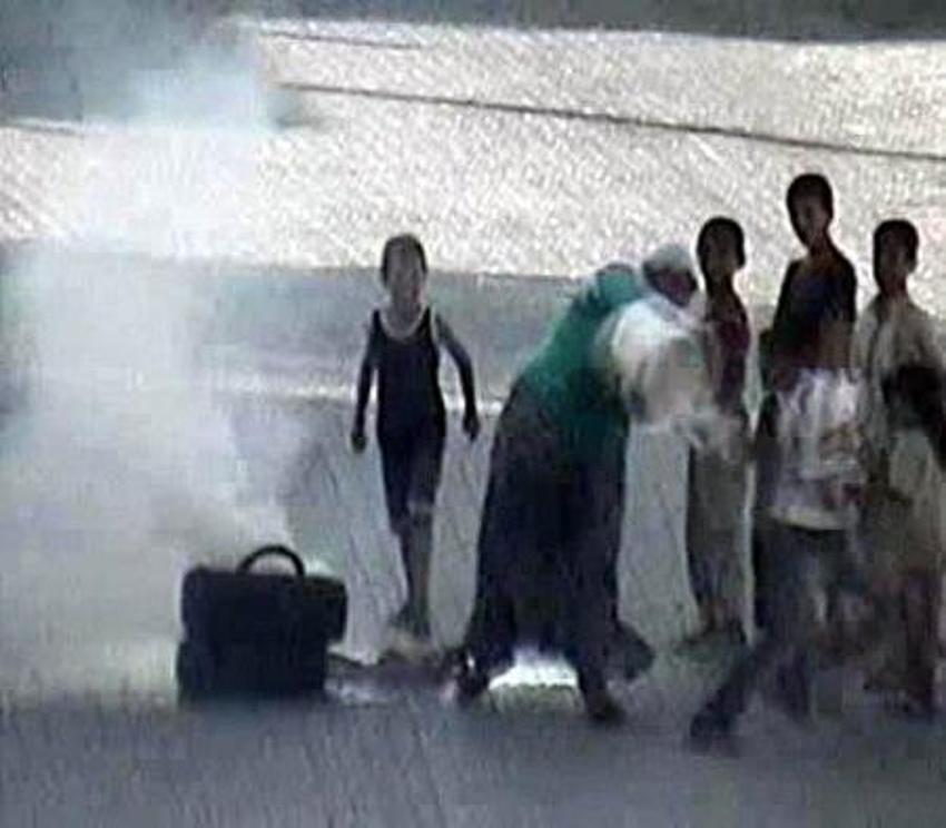 Taş atan çocuklara vatandaş müdahalesi
