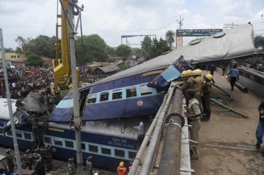 Hindistan'da tren faciası