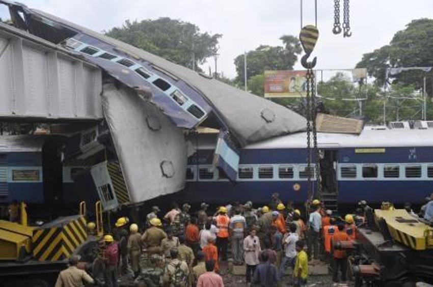 Hindistan'da tren faciası