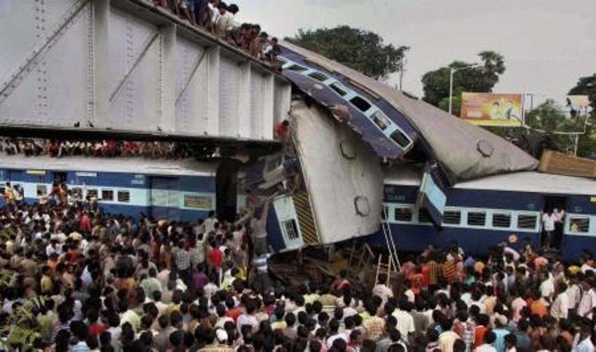 Hindistan'da tren faciası