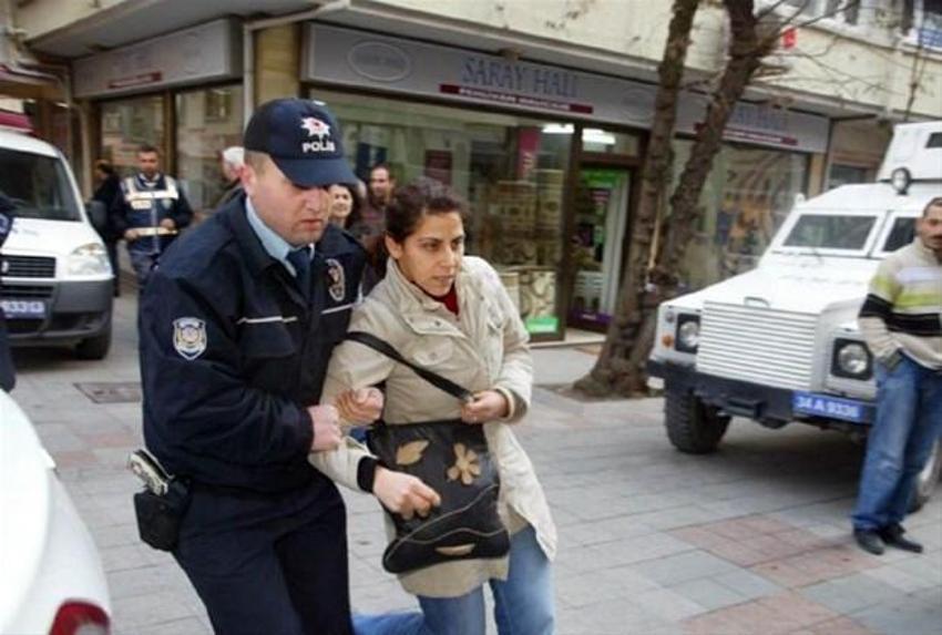 AKP binası çatısında TEKEL mücadelesi