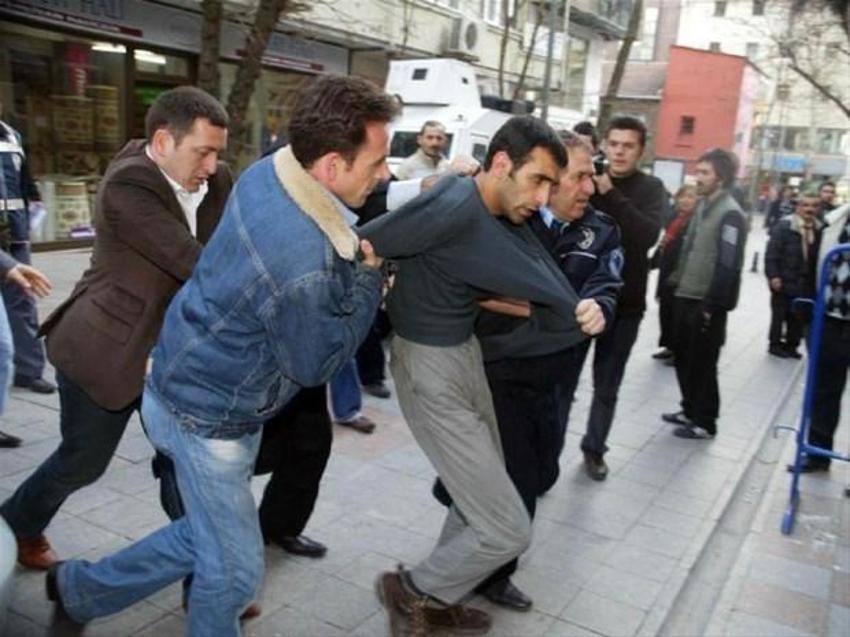 AKP binası çatısında TEKEL mücadelesi