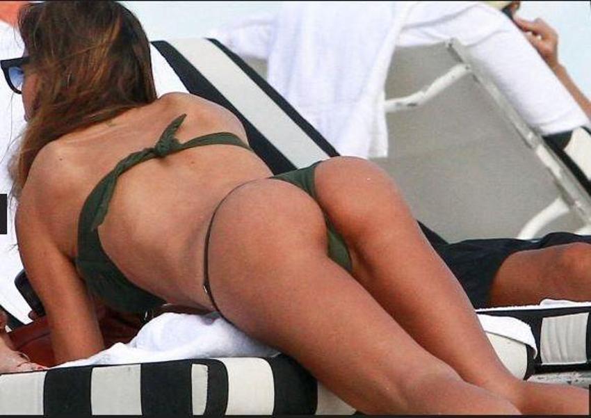 Клаудия голая на полосатом коврике - 72 фото