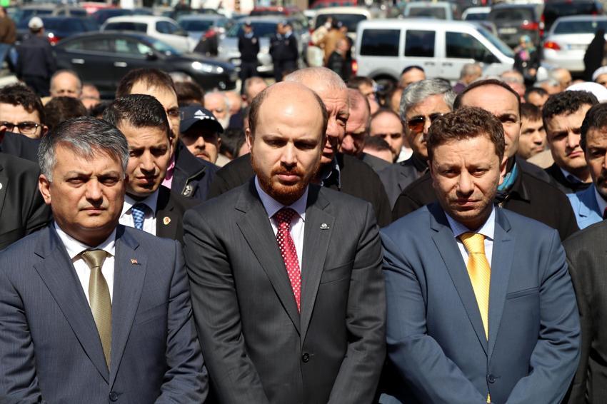 Bilal Erdoğan savcı Kiraz için gıyabi cenaze namazı kıldı