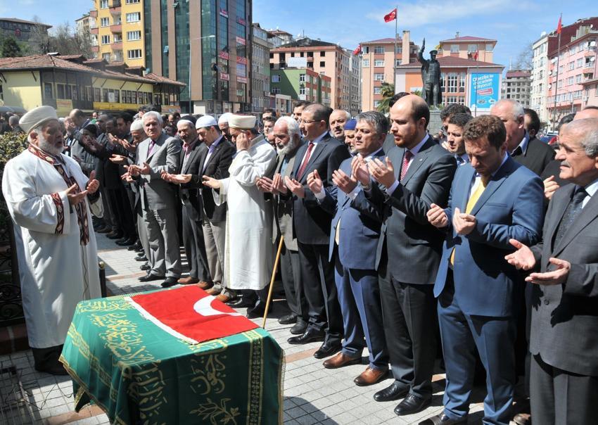 Bilal Erdoğan savcı Kiraz için gıyabi cenaze namazı kıldı