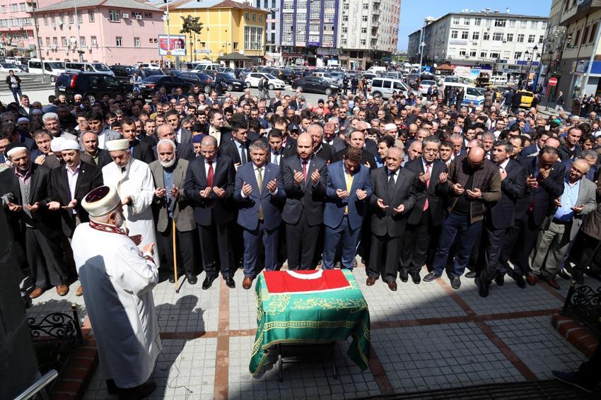 Bilal Erdoğan savcı Kiraz için gıyabi cenaze namazı kıldı
