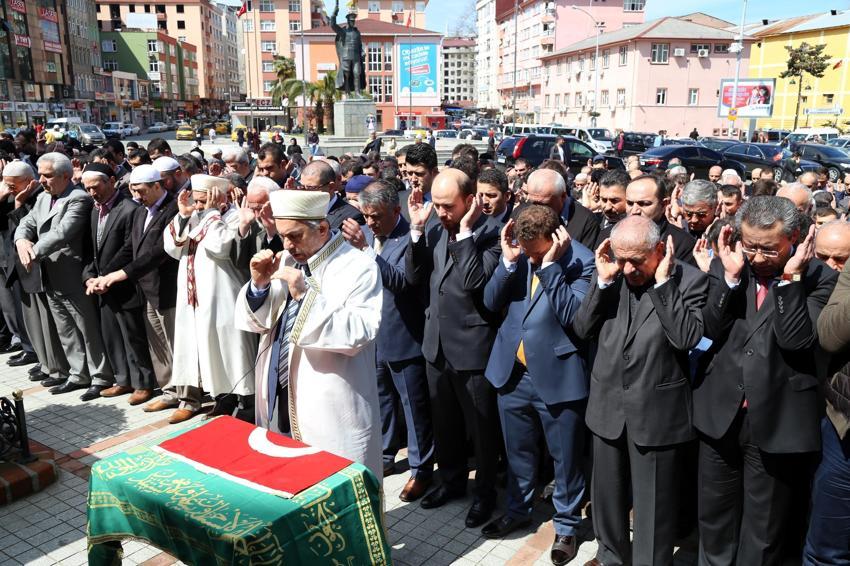 Bilal Erdoğan savcı Kiraz için gıyabi cenaze namazı kıldı