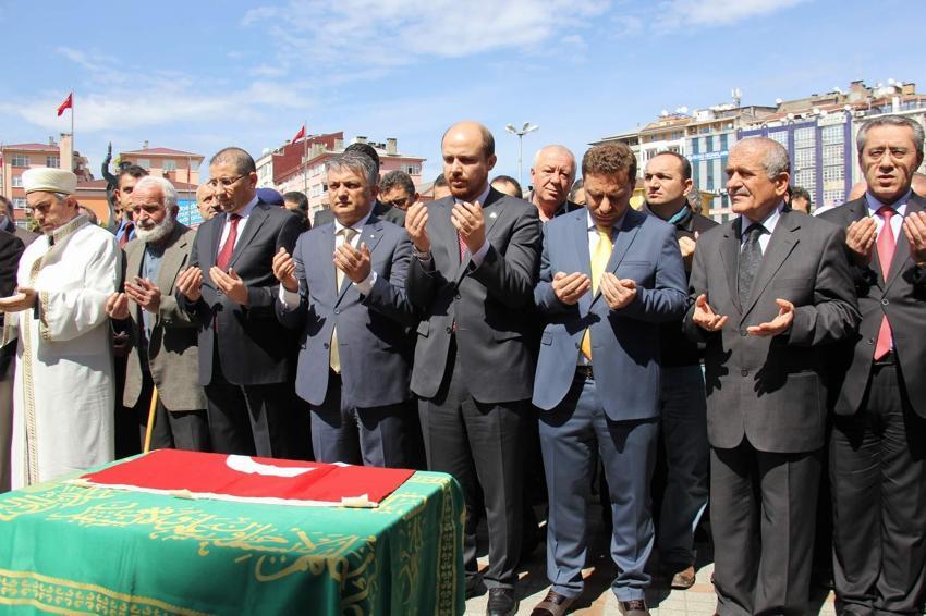 Bilal Erdoğan savcı Kiraz için gıyabi cenaze namazı kıldı