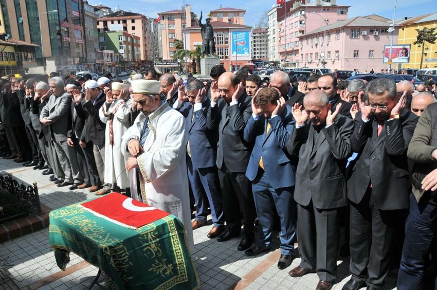 Bilal Erdoğan savcı Kiraz için gıyabi cenaze namazı kıldı
