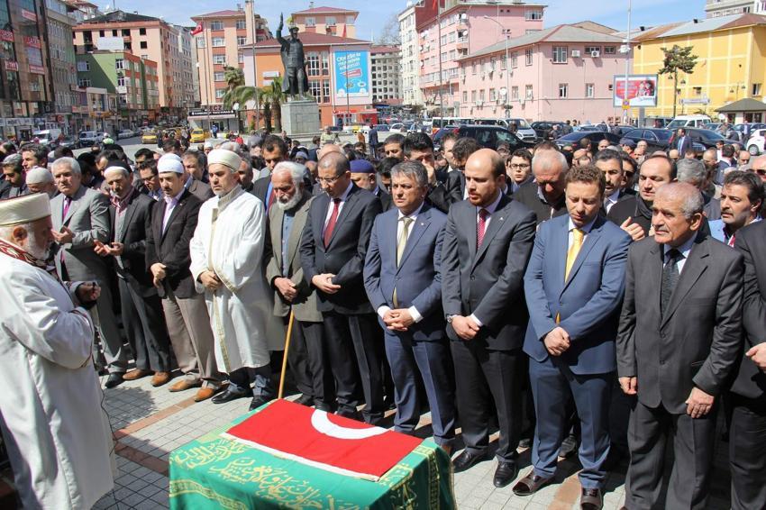 Bilal Erdoğan savcı Kiraz için gıyabi cenaze namazı kıldı