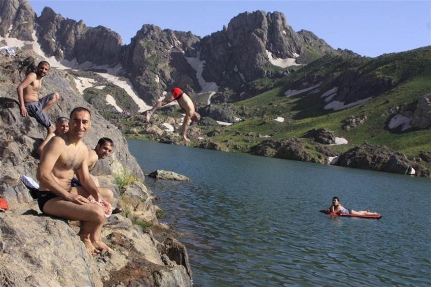 Cilo Dağı'nda yüzdüler
