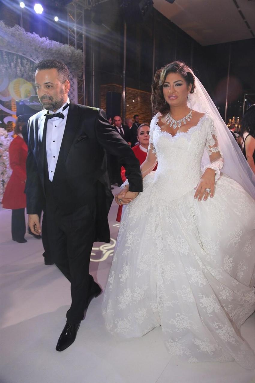 Ozan'ı sırtında taşıyor