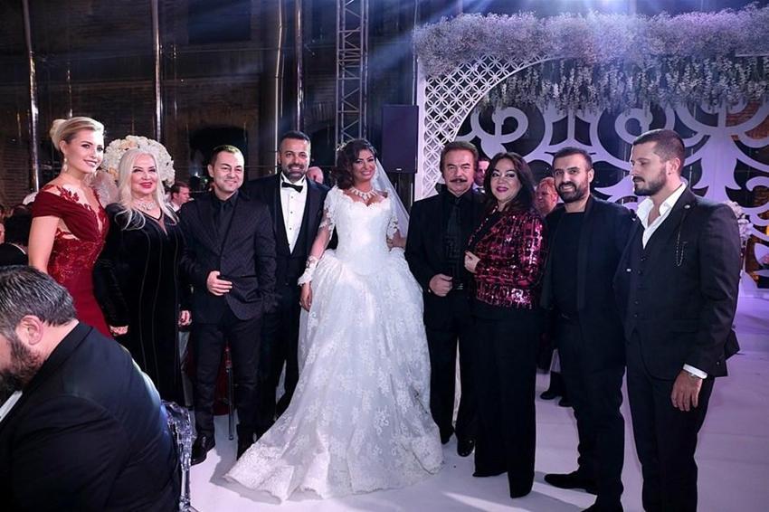 Ozan'ı sırtında taşıyor