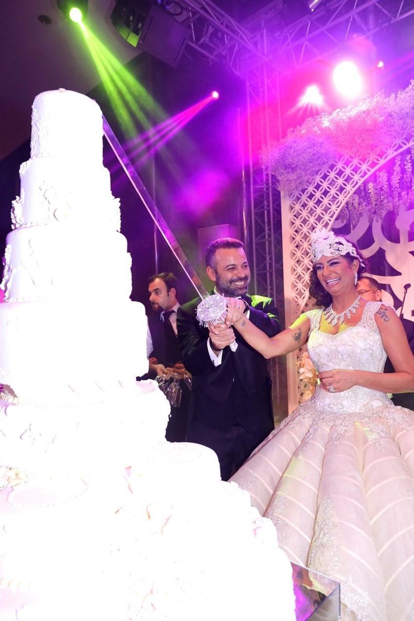 Ozan'ı sırtında taşıyor