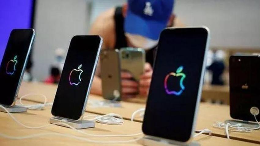 Merakla beklenen iPhone 13'ün fiyatı ve renkleri ortaya çıktı!