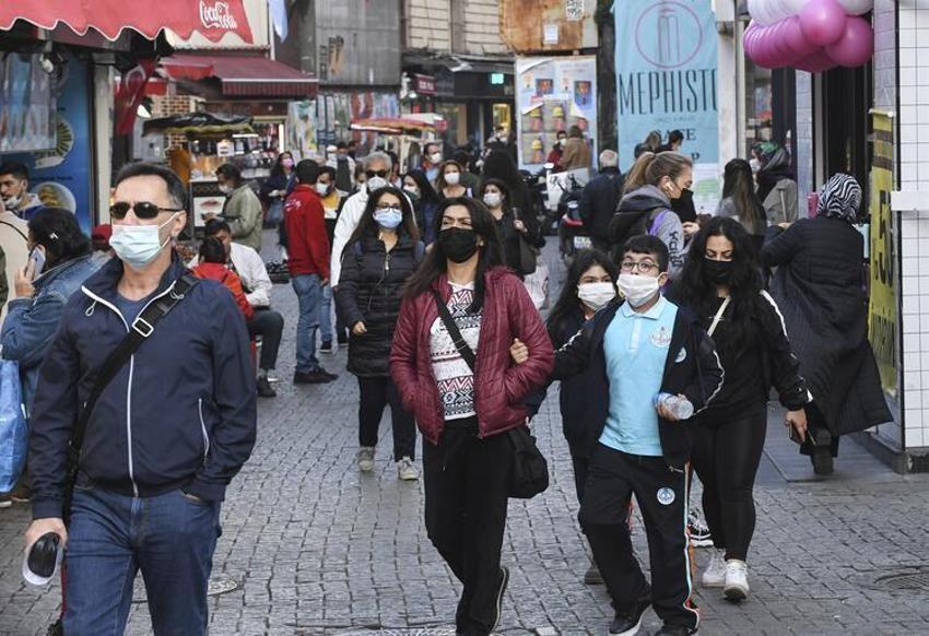 Hafta içi hafta sonu pazar günü sokağa çıkma yasakları ile ilgili flaş gelişme! Tarih verildi...