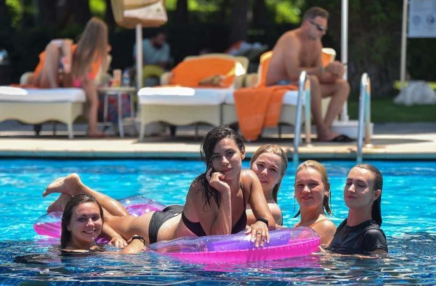 Rus turistler sahillere indi! 'Her şey çok güzel'