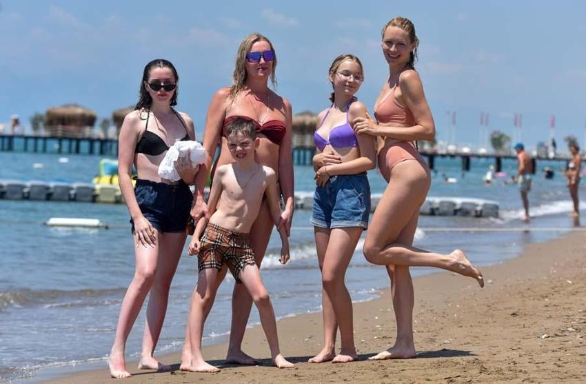 Rus turistler sahillere indi! 'Her şey çok güzel'