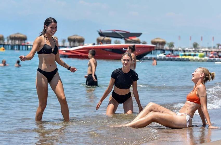 Rus turistler sahillere indi! 'Her şey çok güzel'