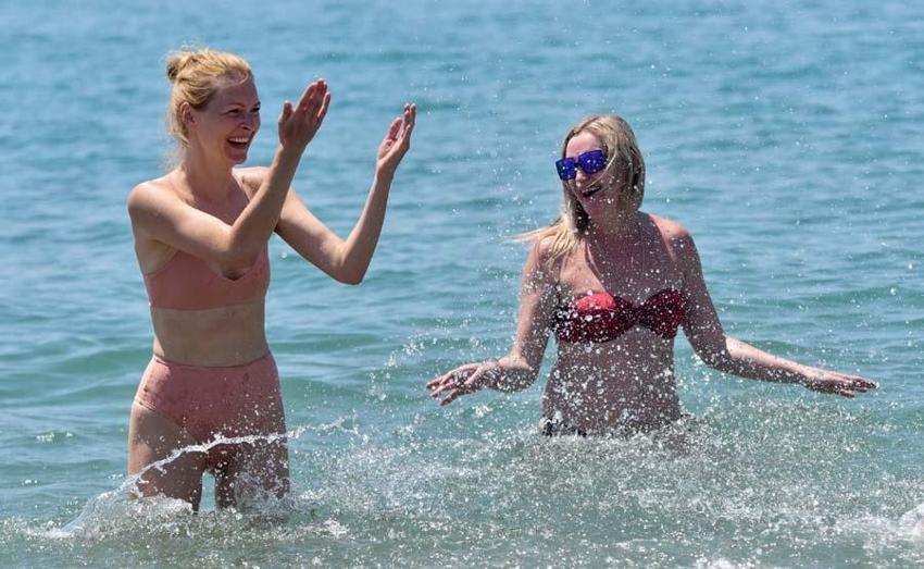 Rus turistler sahillere indi! 'Her şey çok güzel'