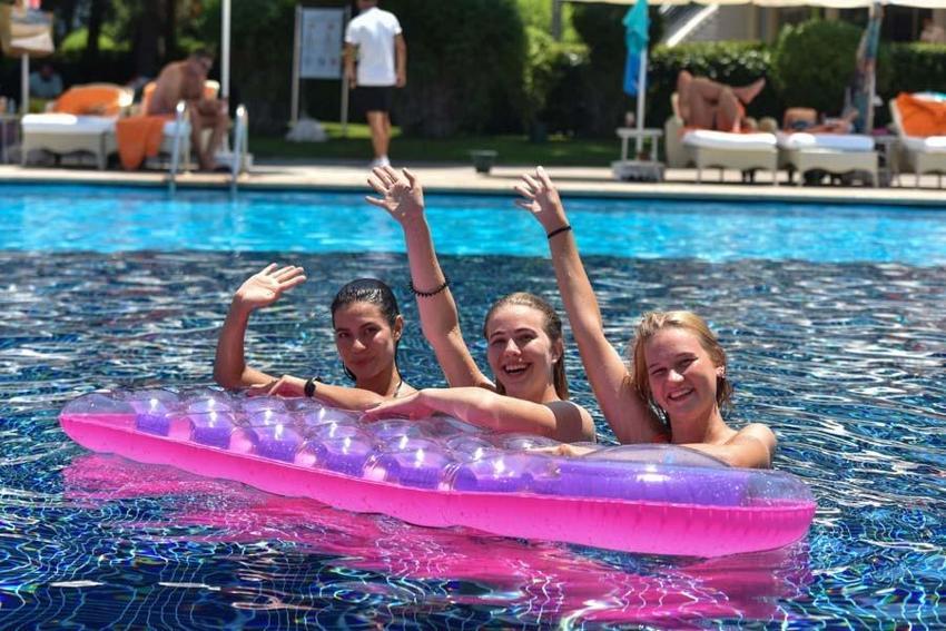 Rus turistler sahillere indi! 'Her şey çok güzel'