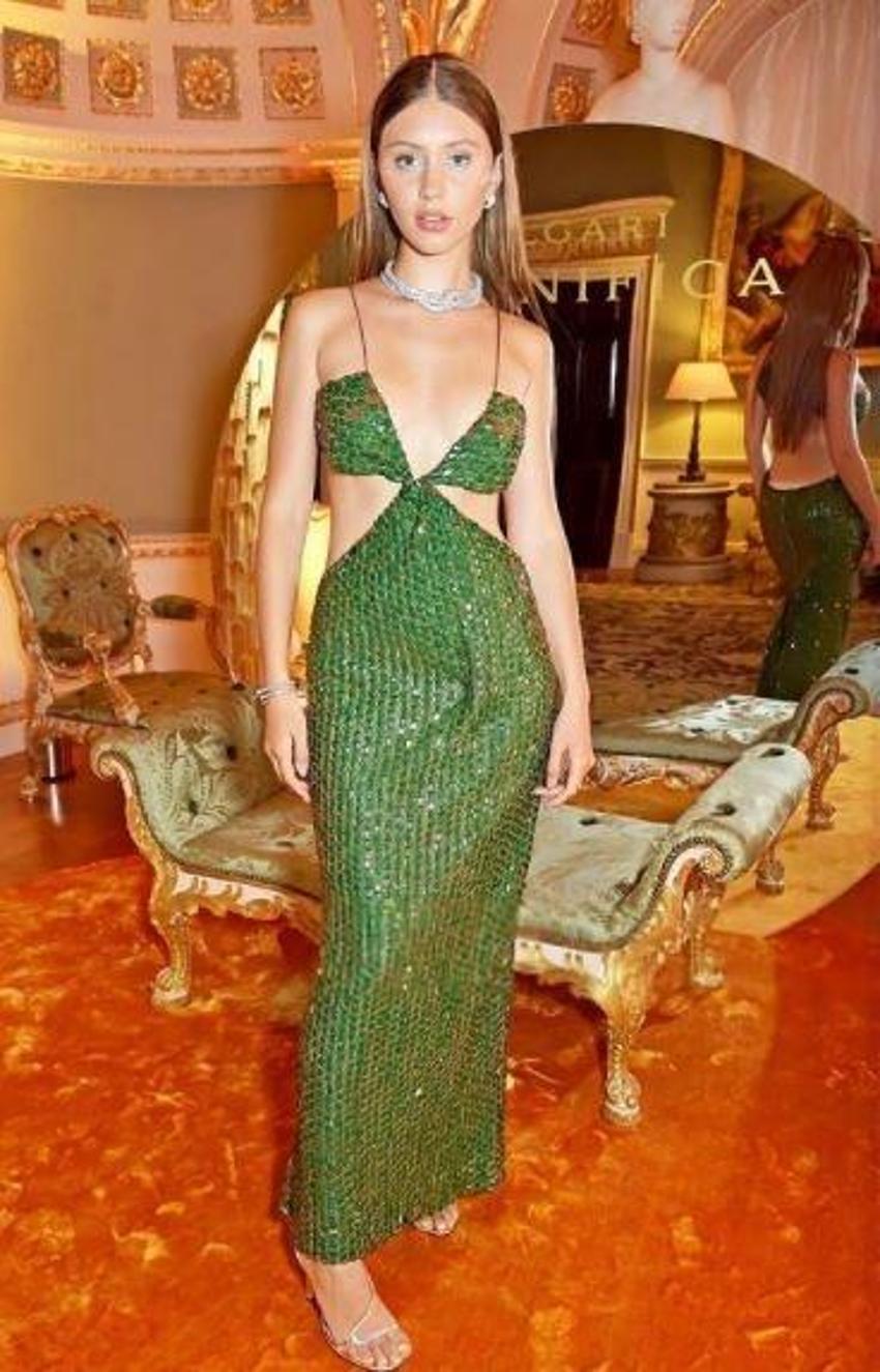 Ünlü çiftin güzel kızı Iris Law pırıl pırıl parladı!