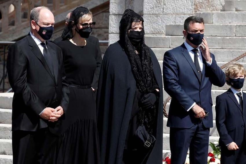 Monako Kraliyet Ailesi’nin laneti! Prenses Charlene gitti ama dönemedi...