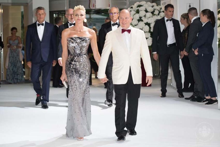 Monako Kraliyet Ailesi’nin laneti! Prenses Charlene gitti ama dönemedi...