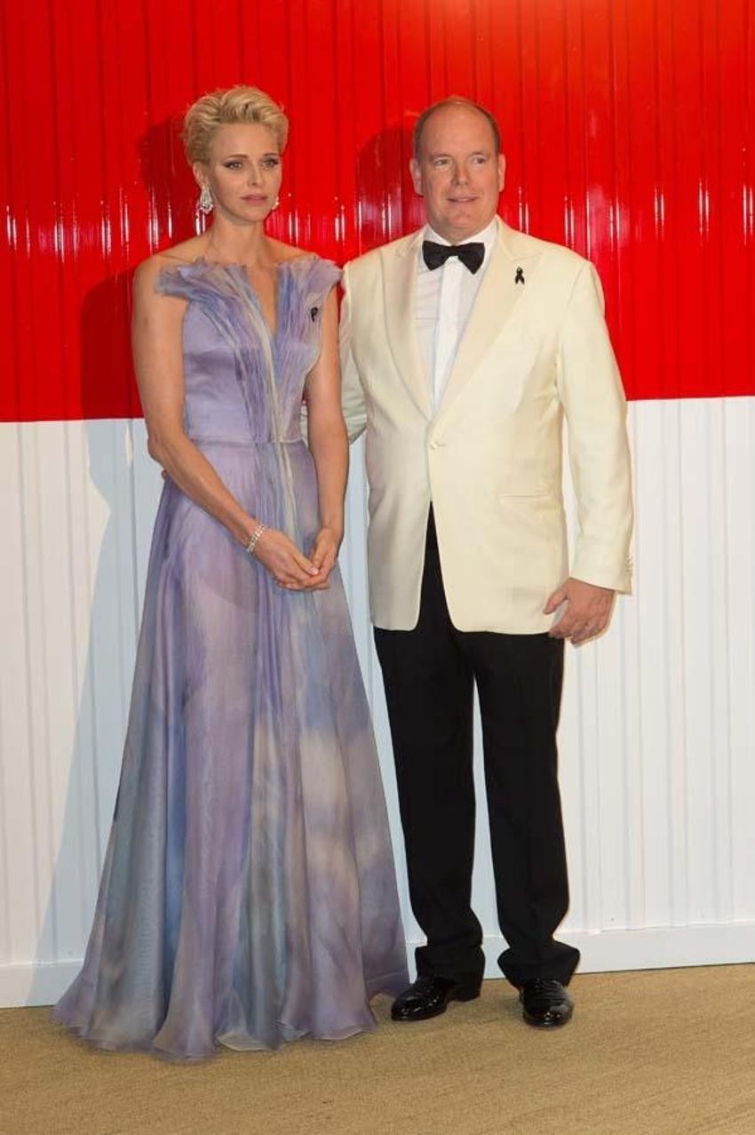 Monako Kraliyet Ailesi’nin laneti! Prenses Charlene gitti ama dönemedi...