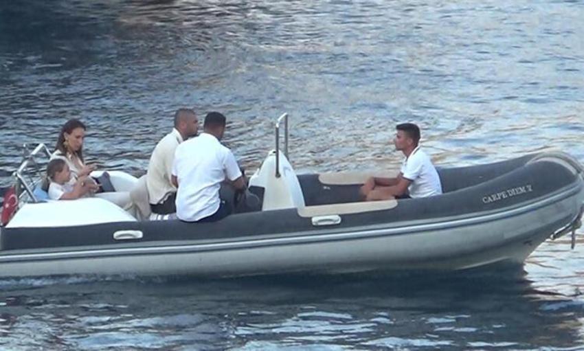 Burak Yılmaz ailesiyle tatilde! Teknenin günlük kirası dudak uçuklattı