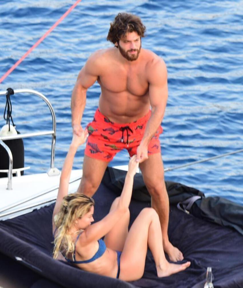 Can Yaman ve Diletta Leotta aşka geldi! Öpücüklere boğdu