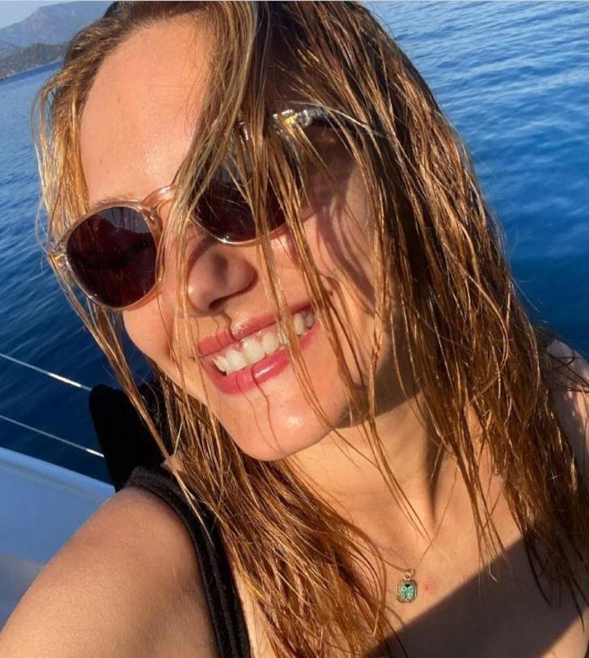 Nilay Deniz ipli bikinisiyle sokağa çıktı! Cesur paylaşımı binlerce beğeni aldı