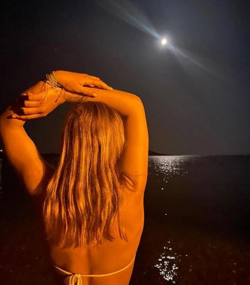 Nilay Deniz ipli bikinisiyle sokağa çıktı! Cesur paylaşımı binlerce beğeni aldı