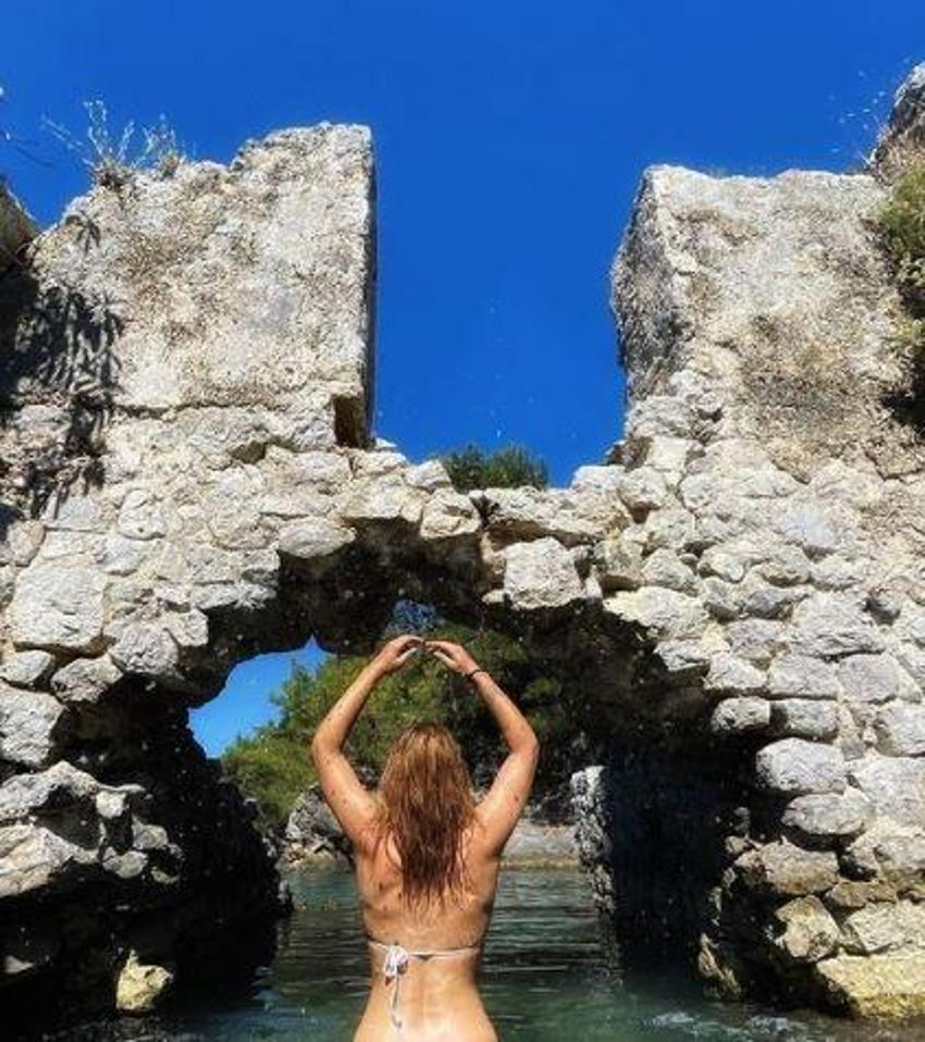 Nilay Deniz ipli bikinisiyle sokağa çıktı! Cesur paylaşımı binlerce beğeni aldı