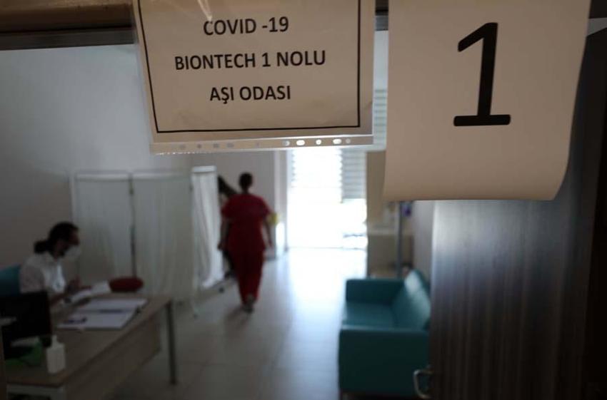 Bilim Kurulu Üyesi Tevfik Özlü bayrama kadar hedefi çizdi! Aşılama yüzde 55’i geçti ama...