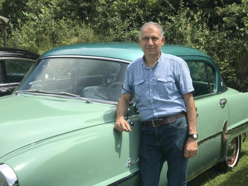 Usta oyuncu Rasim Öztekin'in binmeye doyamadığı klasik otomobili