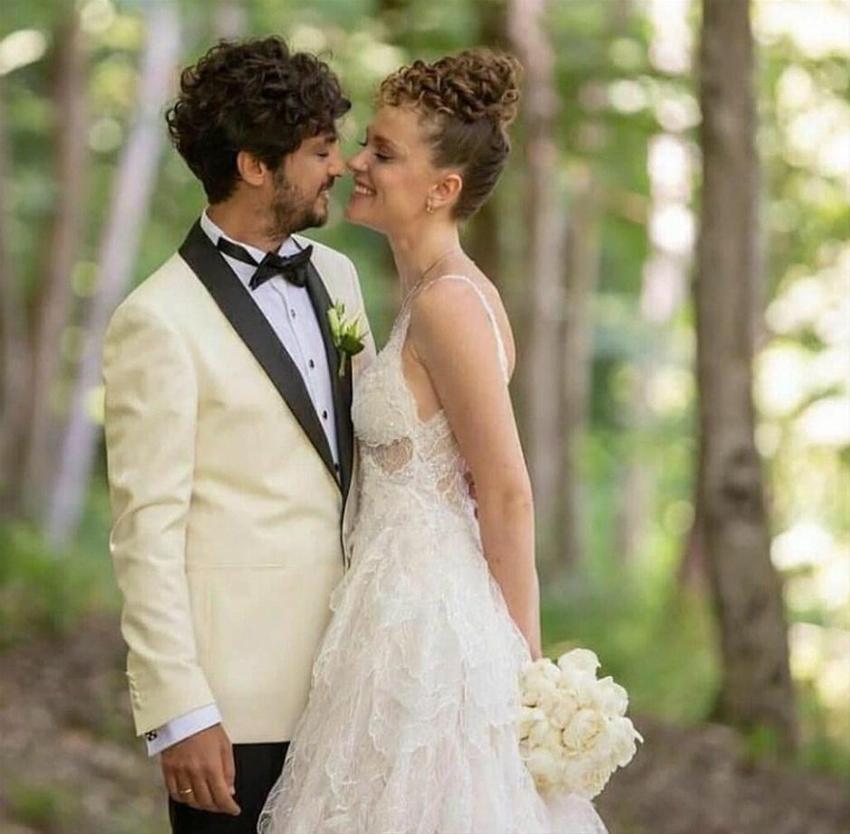 Taner Ölmez ile Ece Çeşmioğlu mutluluğa 'evet' dedi!